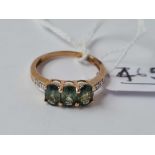 A green three stone ring 9ct size O - 2 gms