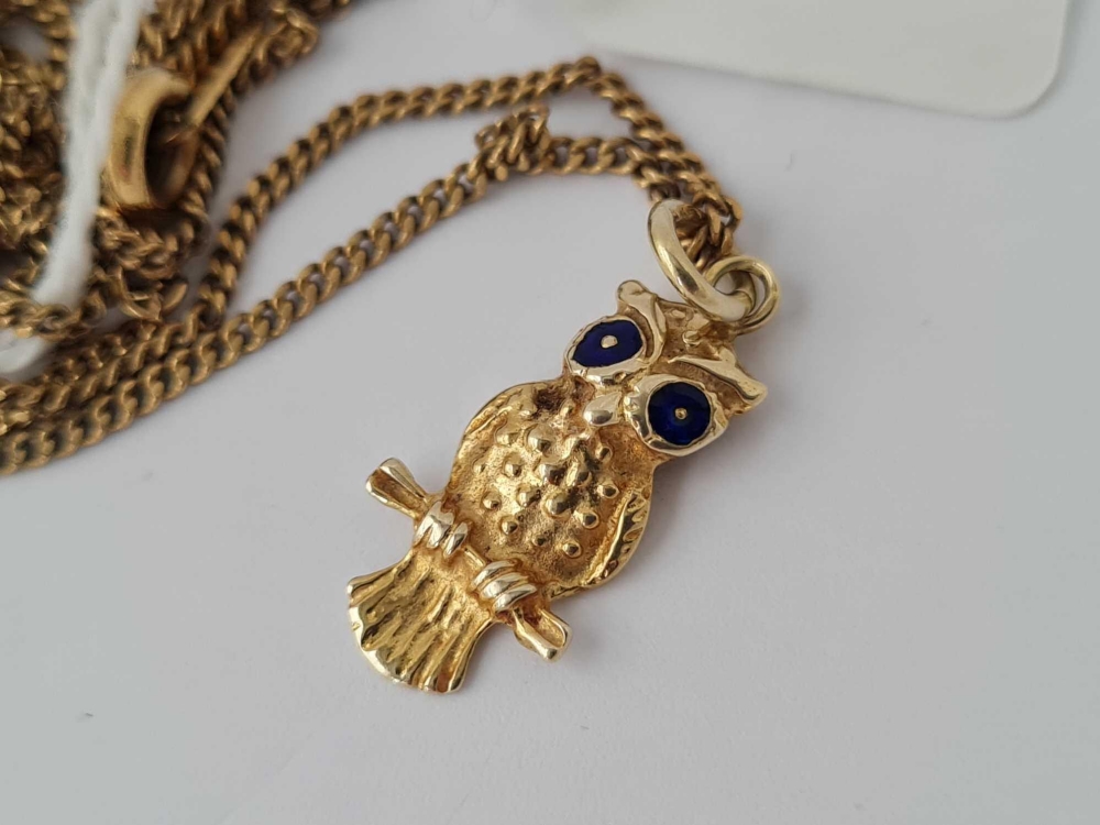 An attractive 14ct gold owl pendant 1.4g with enamel eyes on gilt metal chain - Image 2 of 4