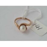 A 9ct pearl ring size J 2.8g inc