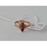 A three stone garnet ring 8ct size Q - 1.4 gms