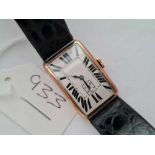 A GENTS 1920S OBLONG FACED WRIST WATCH WITH SECONDS DIAL 9CT ON LEATHER STRAP W/O
