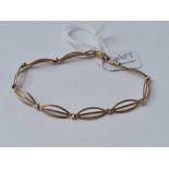 A fancy link bracelet 9ct - 3 gms