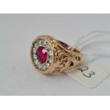 A gents red & white stone jam tart ring in 9ct mount size I 9.1g inc