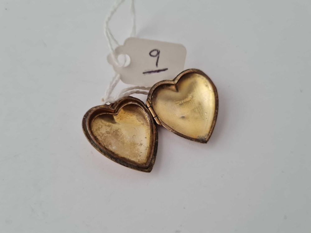 A back and front heart shaped locket in 9ct - Image 3 of 3