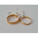 Two signet rings sizes Q&N 22ct gold - 4.3 gms