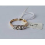 A ART DECO GOLD THREE STONE DIAMOND RING (APPROX. 40 POINTS) 18CT GOLD SIZE O