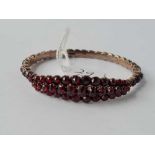 An antique garnet bangle (stone out)