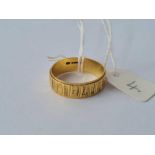 A crisp 18ct gold wedding band of contempory design size n - 3.7 gms