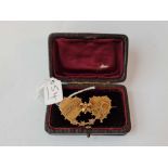 A cased Mizpah brooch 9ct - 3.2 gms