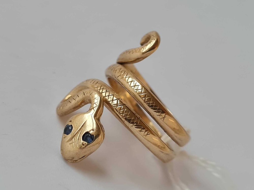 A GOLD SNAKE RING WITH SAPPHIRE EYES SIZE Q - 8.4 GMS - Image 2 of 3