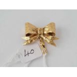 A 9ct ribbon brooch/pendant 11.5g