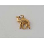 A gold camel charm 1g