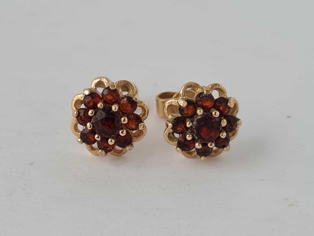 A pair of garnet cluster earrings 9ct - 1.8 gms