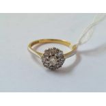 A DIAMOND CLUSTER RING 18CT GOLD SIZE M - 2.6 GMS