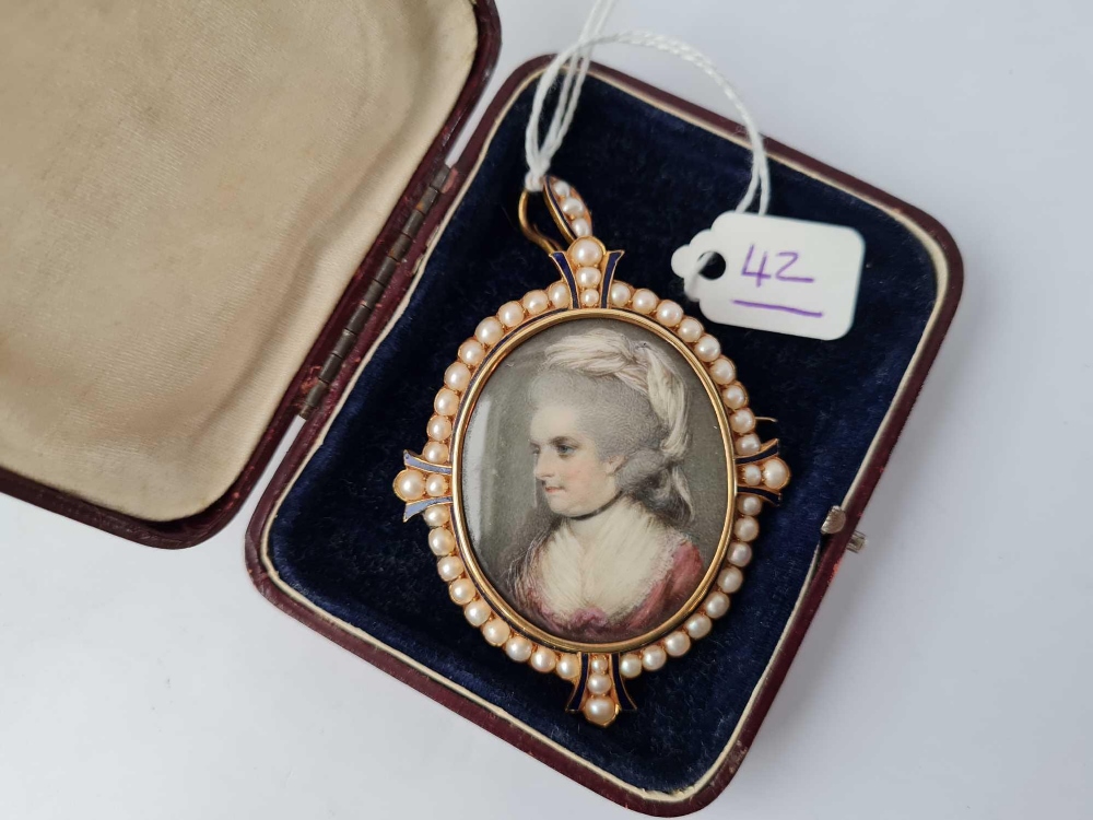 A GEORGIAN ENAMEL AND PEARL FRAMED MINIATURE BY JOHN SMART 1742-1811 18CT GOLD TESTED CASED - Image 3 of 5