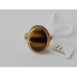 A oval tigers eye ring with 9ct chased and pierced mount size N - 4.4 gms