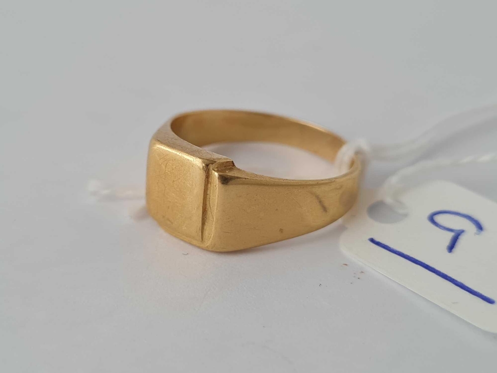 A plain signet ring 18ct gold size O 1/2 - 4.1 gms - Image 2 of 3