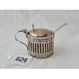 An Edwardian mustard pot with pierced sides, Birmingham 1907 by WSH, 31g excluding B.G.L