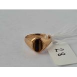 A child's cats eye signet ring 9ct size I - 1.8 gms