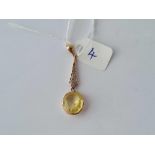 A pretty yellow stone pendant set in gold - 3.8 gms