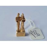 A marriage vows charm with vow compartment 9ct - 4.4 gms