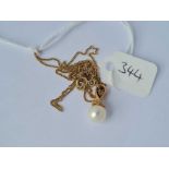 A pearl 9ct pendant on 9ct fine link chain 1.8g