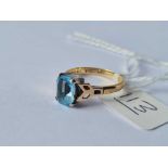 A antique gold ring with blue stone in silver setting 9ct size L - 2.4 gms