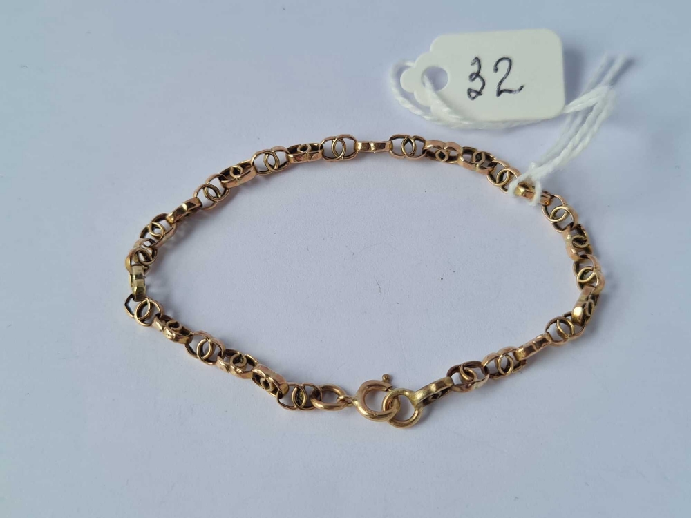 A fancy bracelet 9ct - 2.8 gms