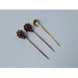 Pair 19thc silver gilt garnet stick pins also Edwardian 15ct Chester 1915 horseshoe pin