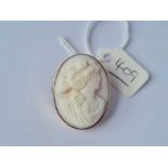 A antique cameo of a lady 9ct rose gold mount - 6.8 gms