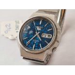 A Seiko blue faced automatic gents wrist watch with seconds sweep and date aperture W/O