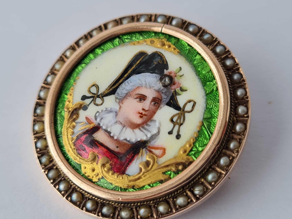 ANTIQUE VICTORIAN CIRCULAR BROOCH, THE CENTRE ENAMELLED OF A WOMAN IN TRADITONAL COSTUME WITH A - Image 3 of 3
