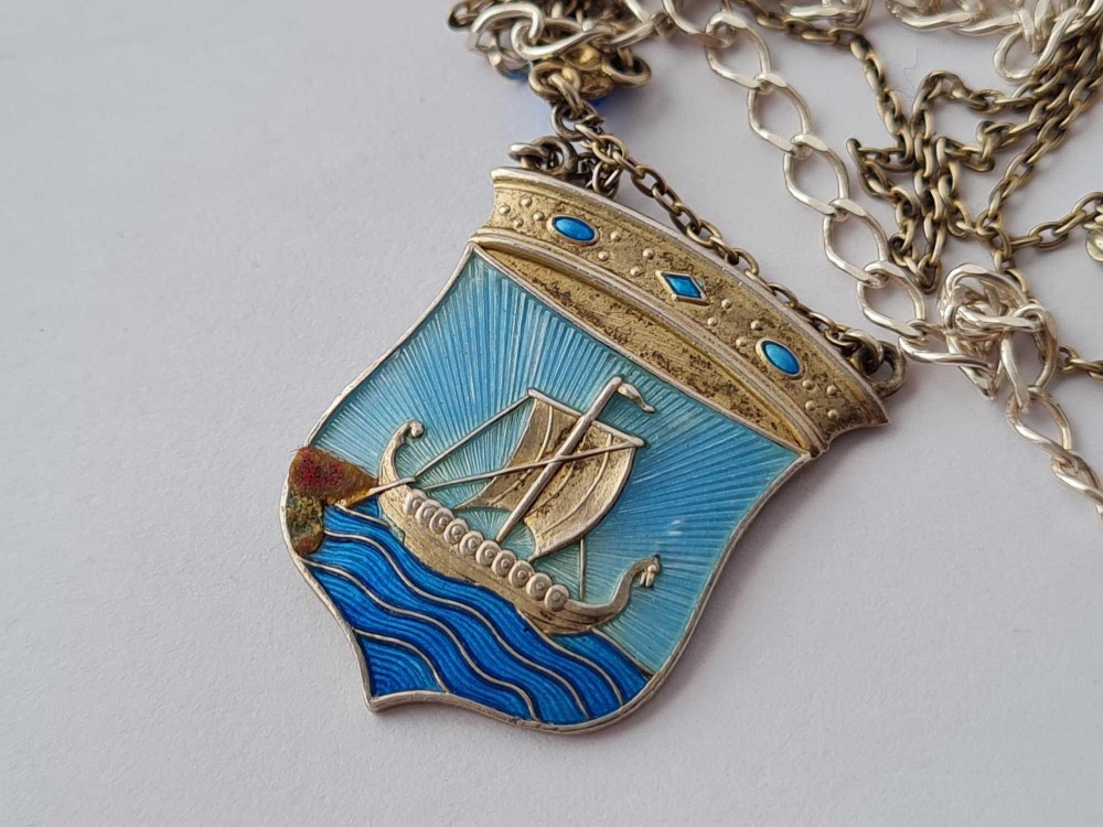 A silver and enamel pendant depicting a Viking boat on chain together with a silver neck chain - Image 2 of 3