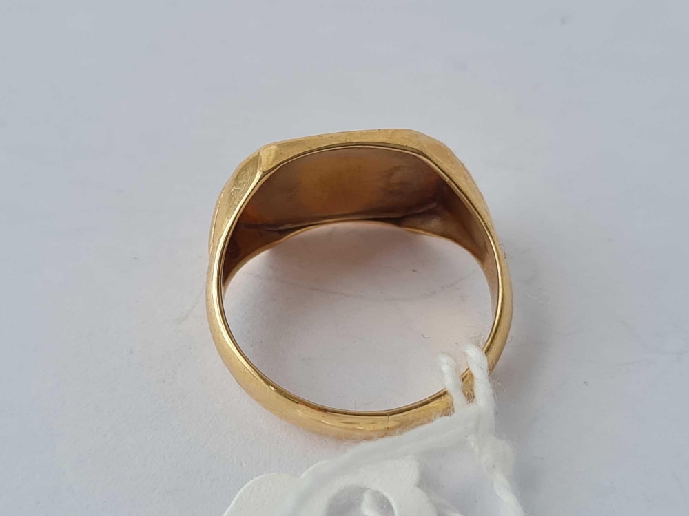 A plain signet ring 9ct size M - 3.4 gms - Image 3 of 3