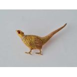 AN EXCELLENT EXAMPLE OF AN ANTIQUE 3 COLOUR GOLD PHEASANT BROOCH IN 18CT/15CT SET WITH A RUBY