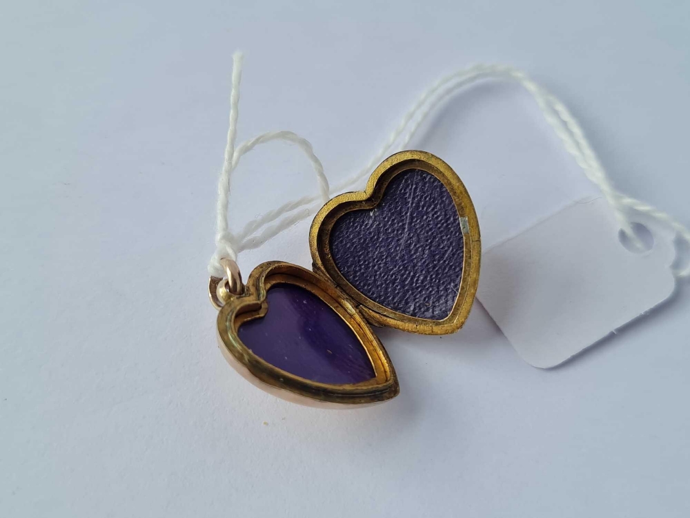 An Edwardian gold back & front heart locket set with a single opal - Image 3 of 3