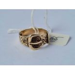 A vintage gents 9ct buckle ring size U 3.9g