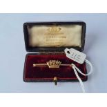 A antique crown brooch 9ct with antique box - 2.5 gms