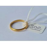 A wedding band 22 ct gold size M - 2.1 gms