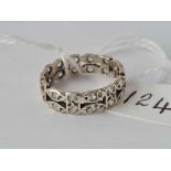 A white gold eternity ring 9ct size M – 3 gms