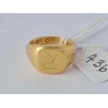 A HEAVY GENTS SIGNET RING, 18CT, 11G