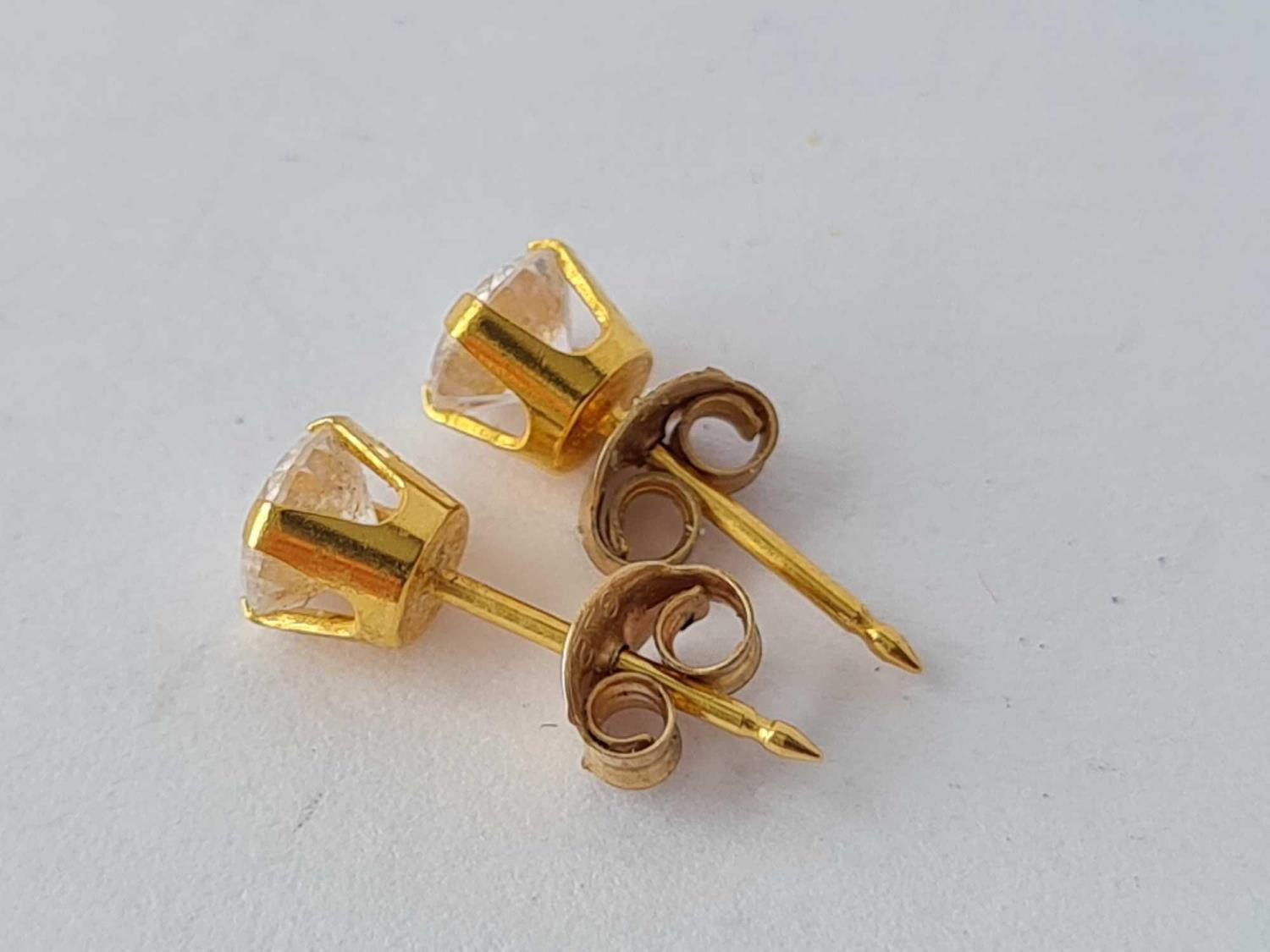 A pair of ear studs 9ct - Image 2 of 2