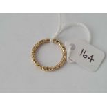ANTIQUE GEORGIAN CHASED SPLIT RING IN 18CT GOLD, DIAMETER 20MM IN EXCELLENT CONDITION