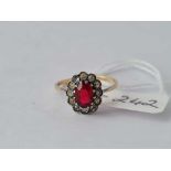 A vintage red & white stone ring size N 2.1g inc