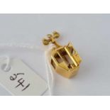 A funicular charm with opening door 18ct gold – 2.1 gms