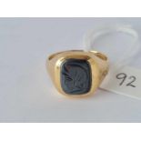 A gents intaglio signet ring 9ct size S – 7.5 gms