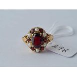 A garnet and pearl ring 9ct size O ½ – 4 gms