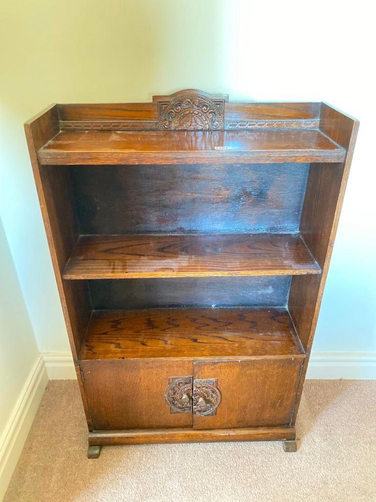 An art deco period small oak bookcase with cupboard to base, 24" wide - Image 2 of 4