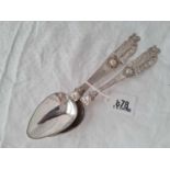 A pair of decorative Dutch spoons with figure finials, 100g