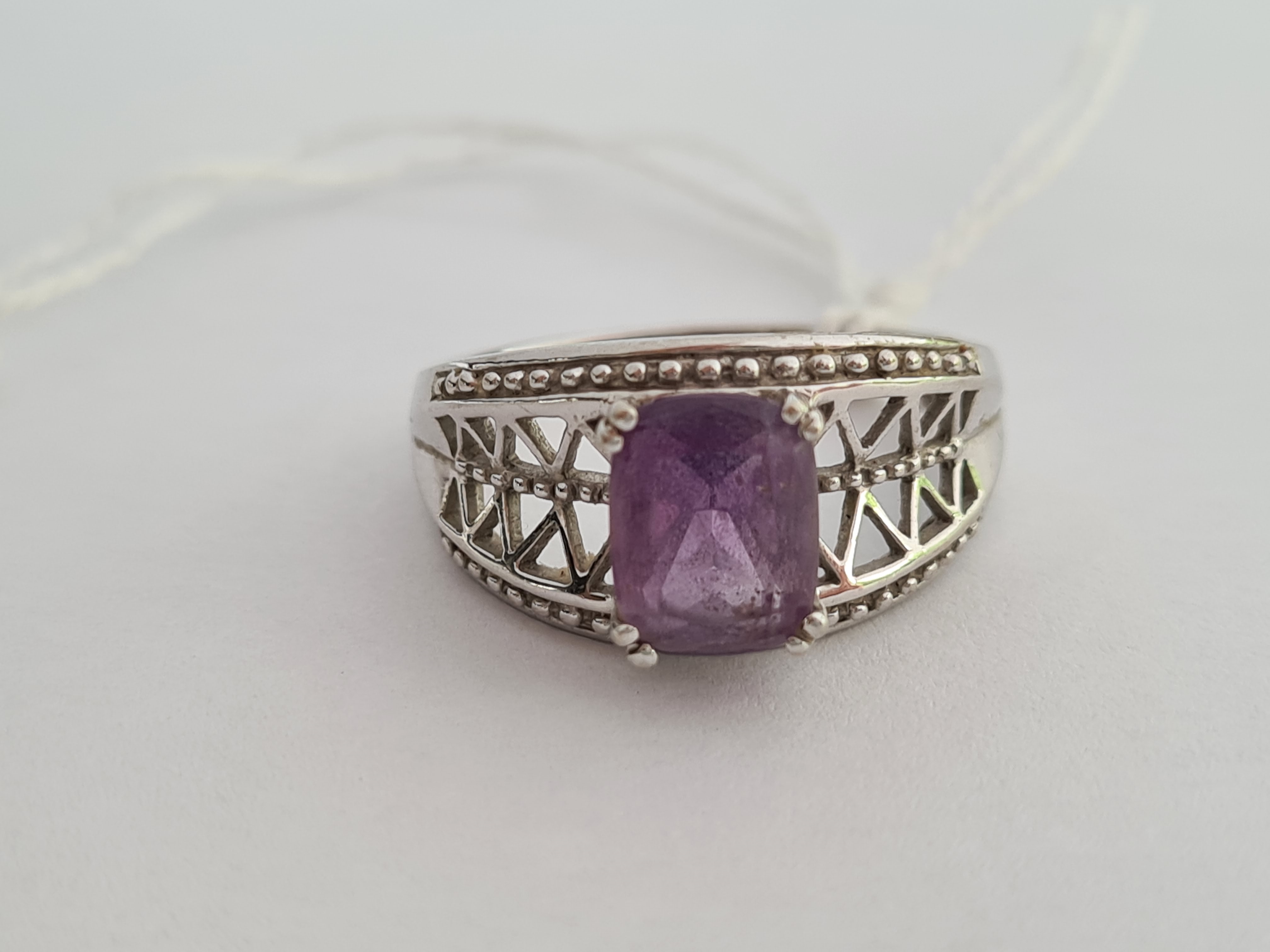A amethyst white gold ring size R1/2 – 4.5 gms - Image 2 of 4